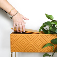 Lade das Bild in den Galerie-Viewer, mali the tray (Holztablett)