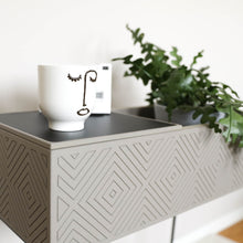 Lade das Bild in den Galerie-Viewer, mali the tray (Holztablett)