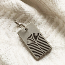 Lade das Bild in den Galerie-Viewer, milu the keychain (Schlüsselanhänger)
